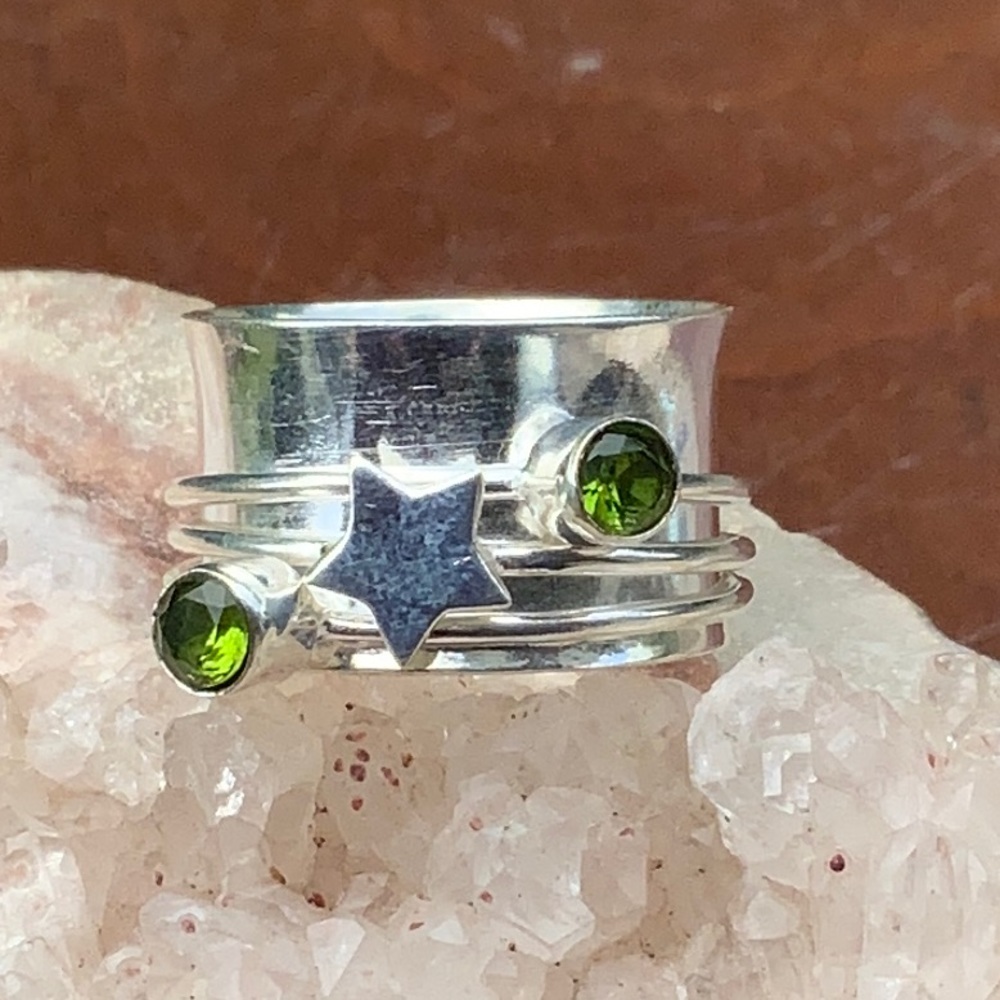 PERIDOT & HEART 925 STERLING SILVER MEDITATION RING, SIZE 8.5